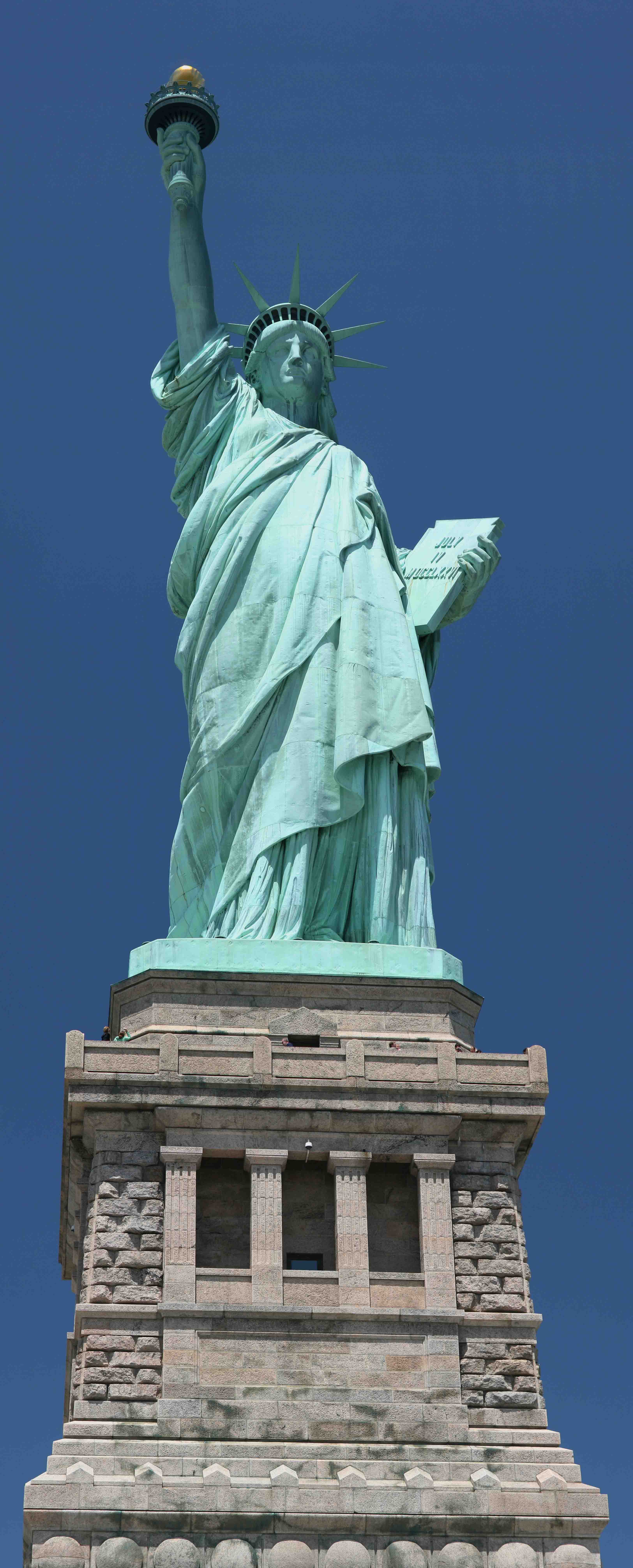 历史上的今天 | 自由女神像揭幕